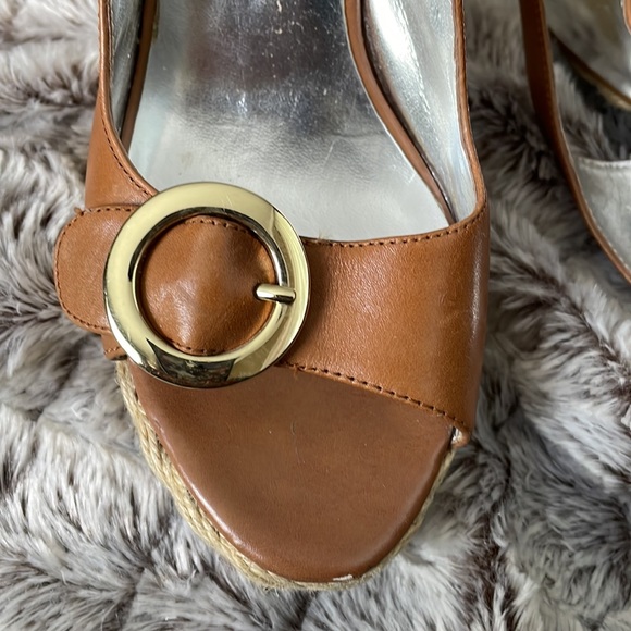 Shoes - Picture 6 of 8